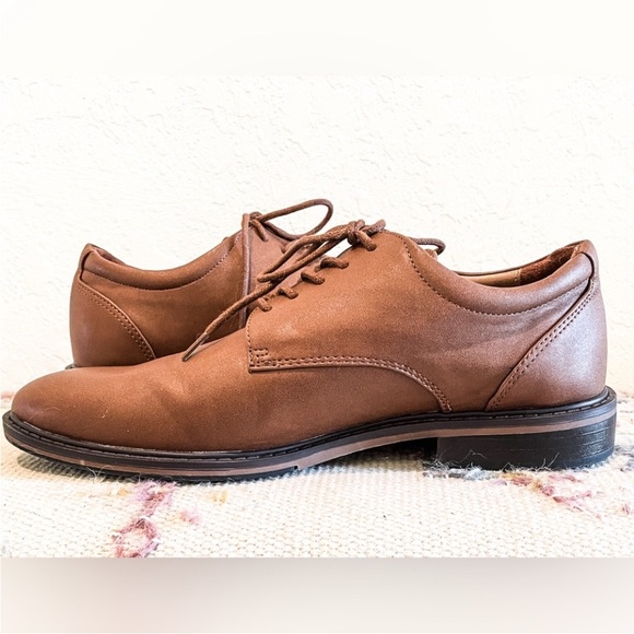 Vegan leather Men's Brown Tan Dress Shoes Size 9 - Picture 2 of 9